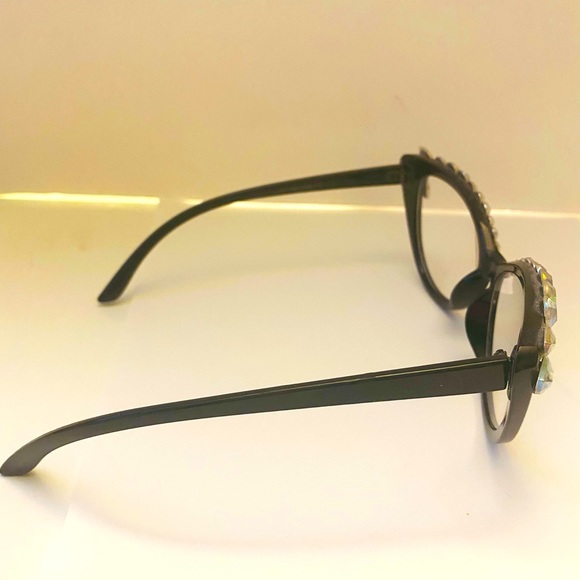 Just a cute set of shades - Picture 3 of 3